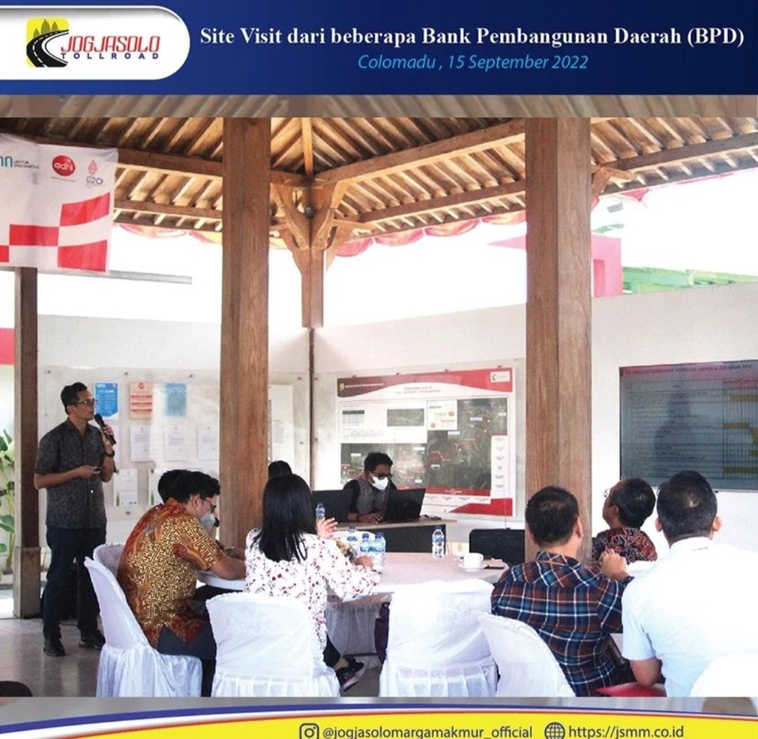 Pemaparan terkait progress oleh Direktur Keuangan PT Jogjasolo Marga makmur kepada pihak Perbankan