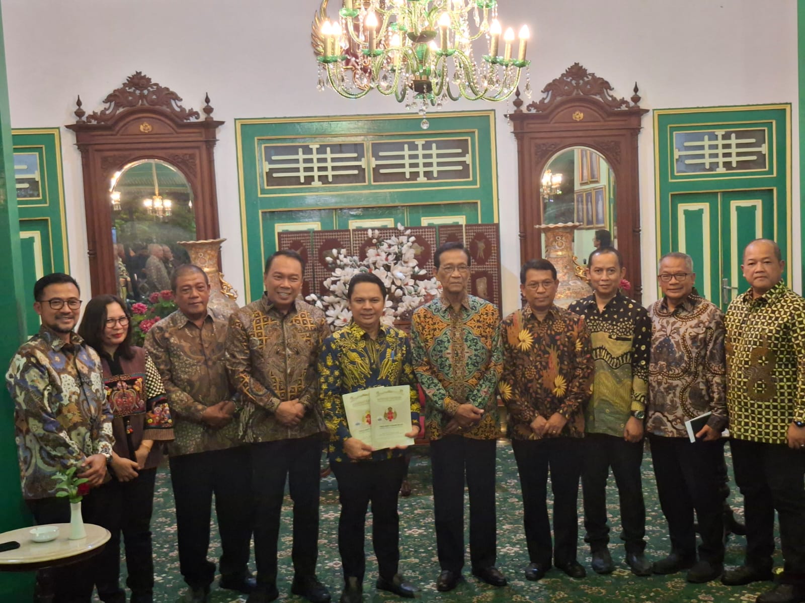 Penyerahan serat Kekancingan dari keraton Ngaygyakarta Hadiningrat kepada Direktur Jenderal Bina Marga yang disaksikan langsung perwakilan Direksi PT Jasa Marga (Persero)Tbk dan Direktur Utama PT Jasamarga Jogja Solo