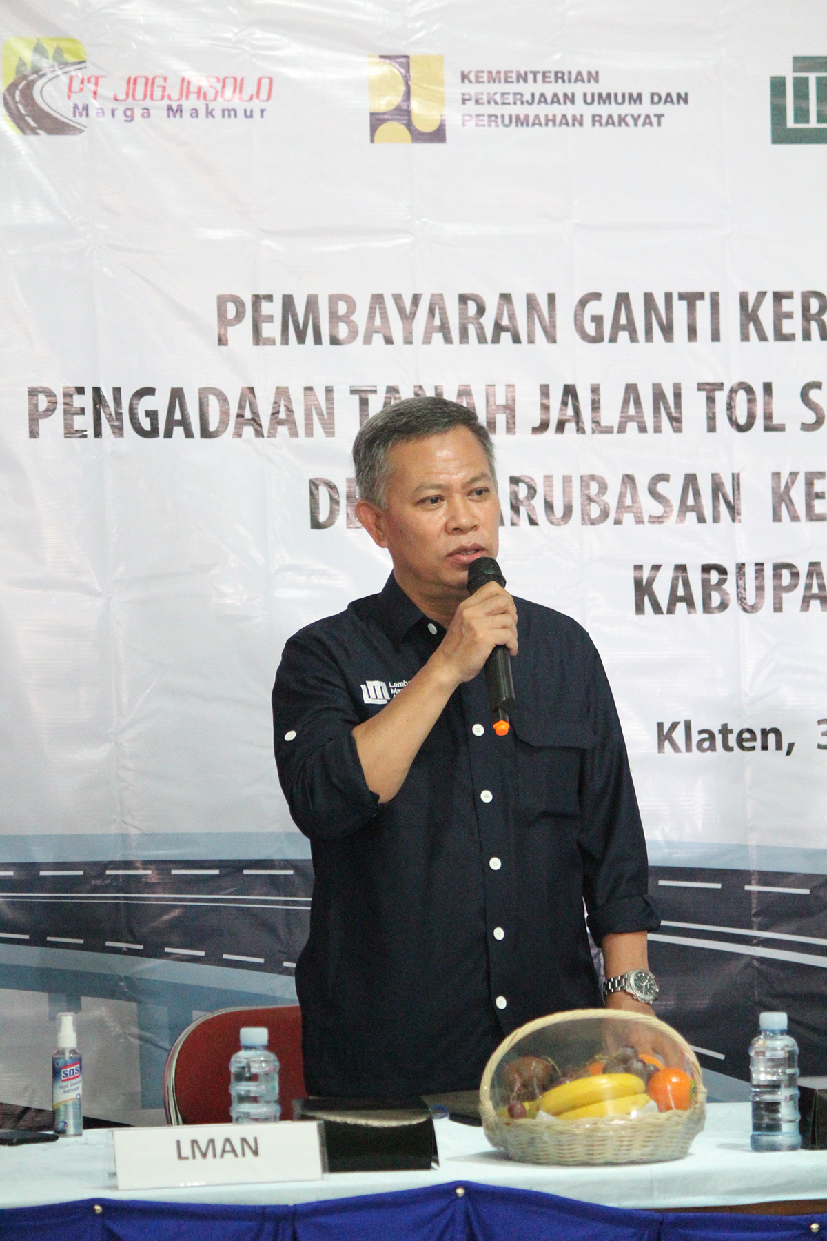 Direktur LMAN Basuki Purwadi menyampaikan ucapan terimak kasih kepada masyarakat yang menerima UGK sudah ikhlas dan rela memberikan lahannya untuk negara guna pembangunan Jalan Tol Solo-Yogjakarta-YIA Kulon Progo.Basuki juga menitipkan pesan kepada Perbankan untuk membantu masyarakat yang menerima Uang UGK bisa mengarahkan untuk menggunakan unag tersebut dengan sebaik baiknya.