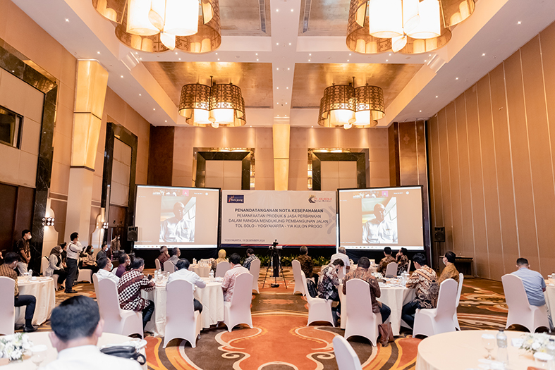 Sambutan dari Kepala Badan Pengatur Jalan Tol (BPJT),Bapak Danang Parikesit via daring